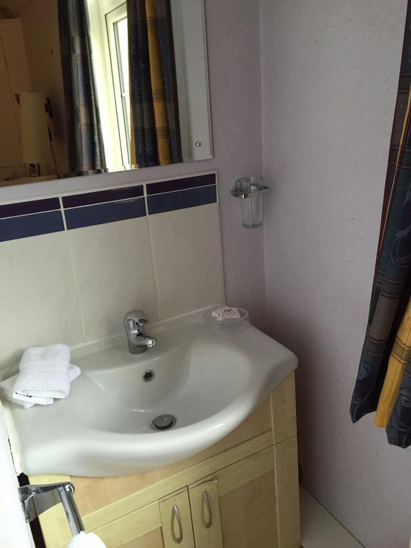 The Maples Bed & Breakfast Hythe  Bilik gambar